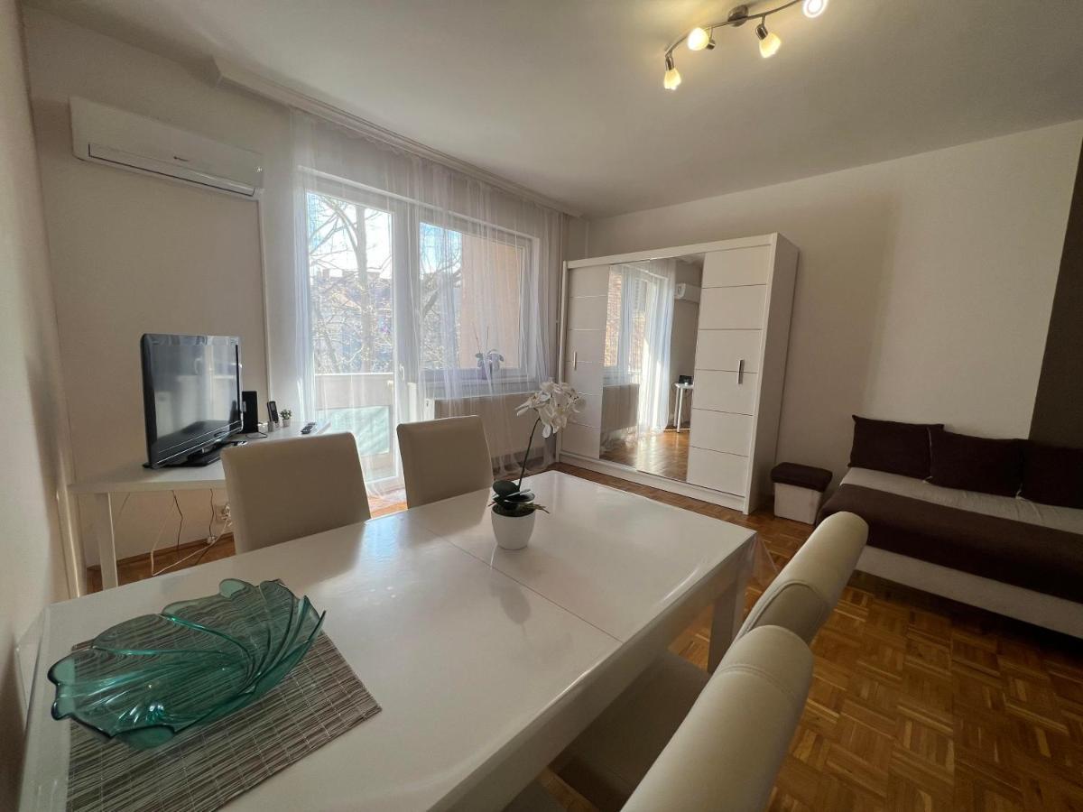 Centrum Szeged Apartman Buitenkant foto